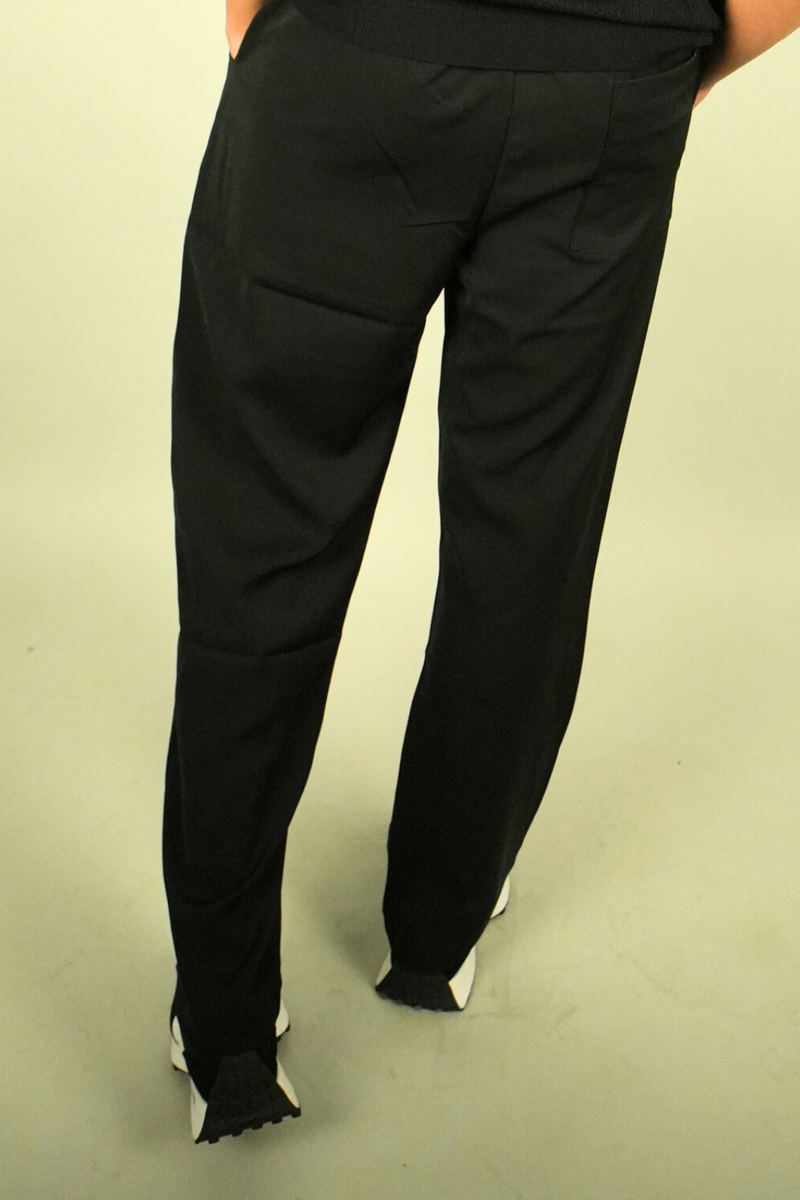 Black Relaxed Fit Casual Trouser For Men | Casual & Street Wear for Genz